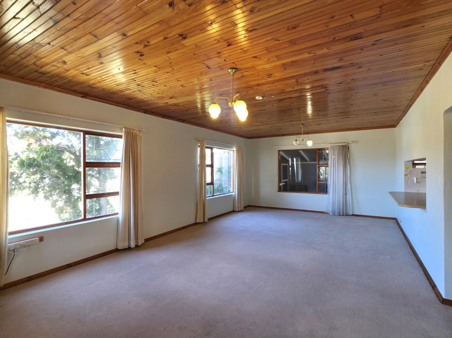 4 Bedroom Property for Sale in Wavecrest Eastern Cape